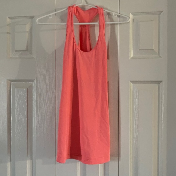Lululemon tank top 🥰🥰 - Picture 1 of 2